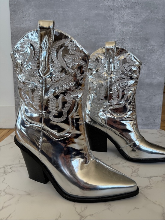 Shoes - Silver Metallic Western Cowboy Boots